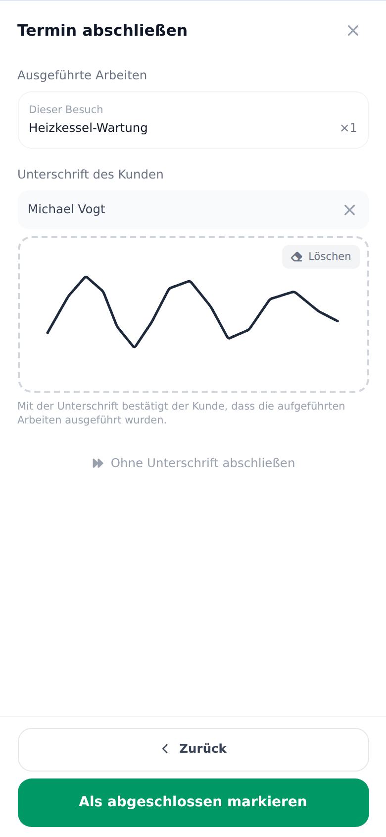 Das Handy des Technikers mit der Arbeitszusammenfassung und der Unterschrift des Kunden auf dem Bildschirm