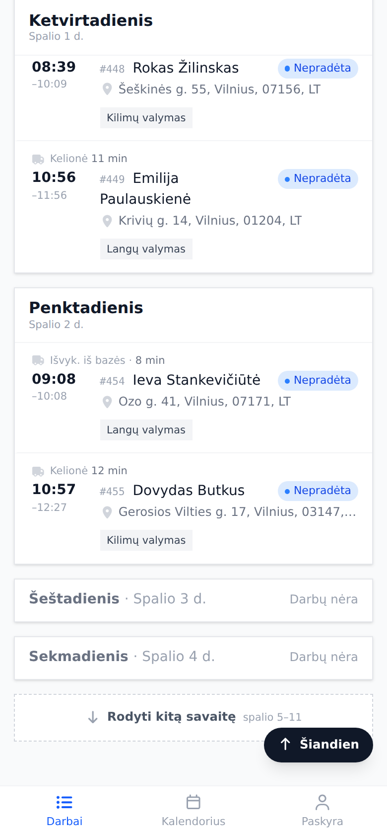 Savaitės pabaiga meistro programėlėje: dvi darbo dienos su vizitais, dvi trumpos savaitgalio eilutės „Darbų nėra“, mygtukas „Rodyti kitą savaitę“ ir tamsus mygtukas „Šiandien“
