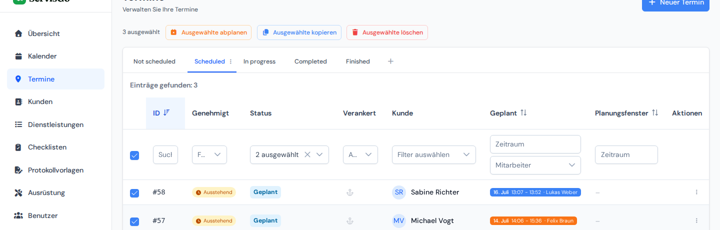 Ausgewählte Zeilen in der Terminliste mit der Auswahlleiste über der Tabelle und den Knöpfen Ausgewählte kopieren und Ausgewählte löschen