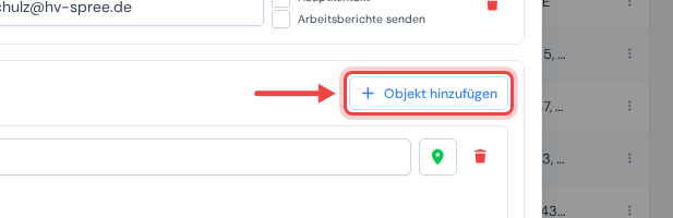 Die Karte Objekte im Kundendialog mit einem Pfeil auf die Schaltfläche Objekt hinzufügen