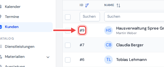 Eine Kundenzeile auf der Kunden-Seite mit einem Pfeil auf die Nummer in der Spalte ID