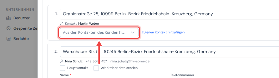 Eine Objektzeile im Kundendialog mit einem Pfeil auf die Auswahlliste Aus den Kontakten des Kunden hinzufügen unter der Adresse