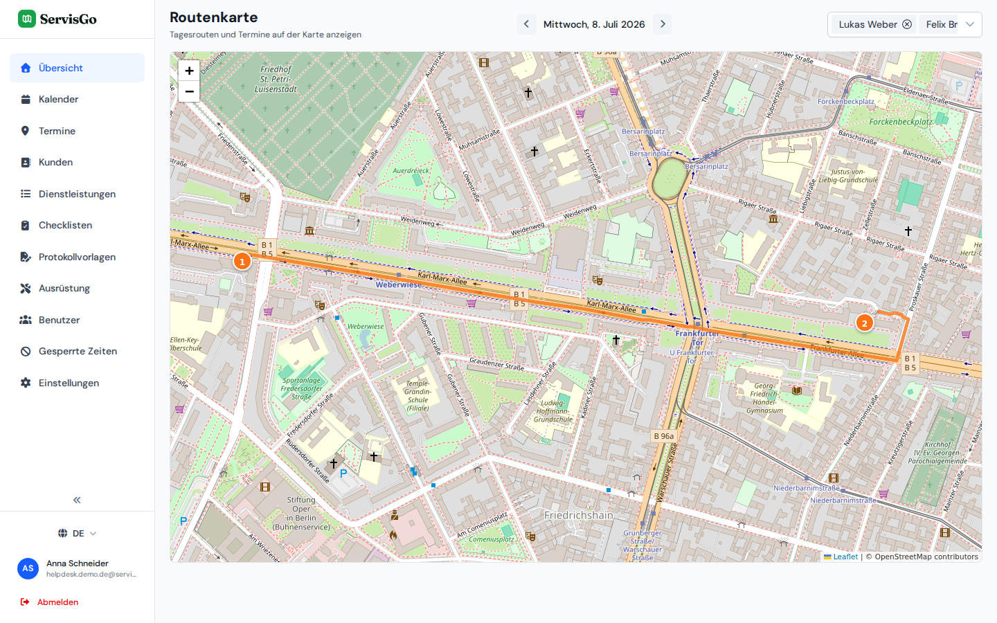 Die Übersichtsseite mit der Routenkarte und Techniker-Routen in verschiedenen Farben
