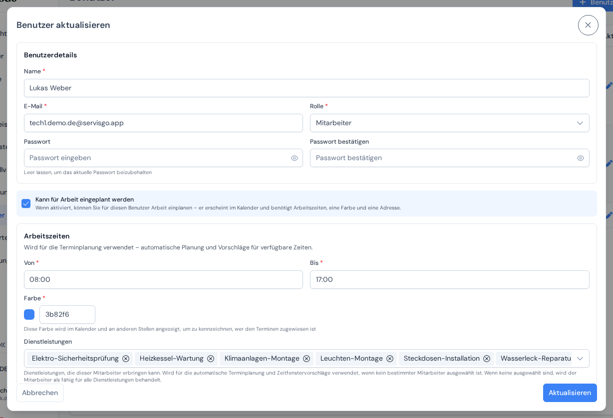 Der Dialog Benutzer erstellen mit ausgefüllten Feldern für Name, E-Mail, Rolle, Arbeitszeiten, Farbe und Adresse eines neuen Technikers