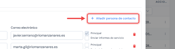 La tarjeta Personas de contacto de la ventana del cliente con una flecha que señala el botón Añadir persona de contacto