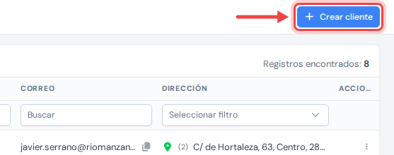 La parte superior de la página Clientes con una flecha que señala el botón Crear cliente en la esquina superior derecha