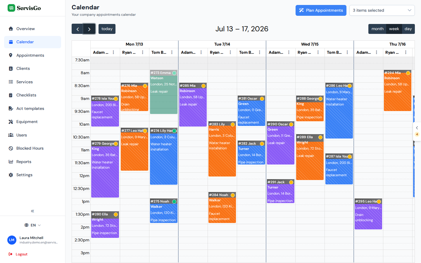 A full week of plumbing visits in the ServisGo calendar, three plumbers in columns with repairs and installations