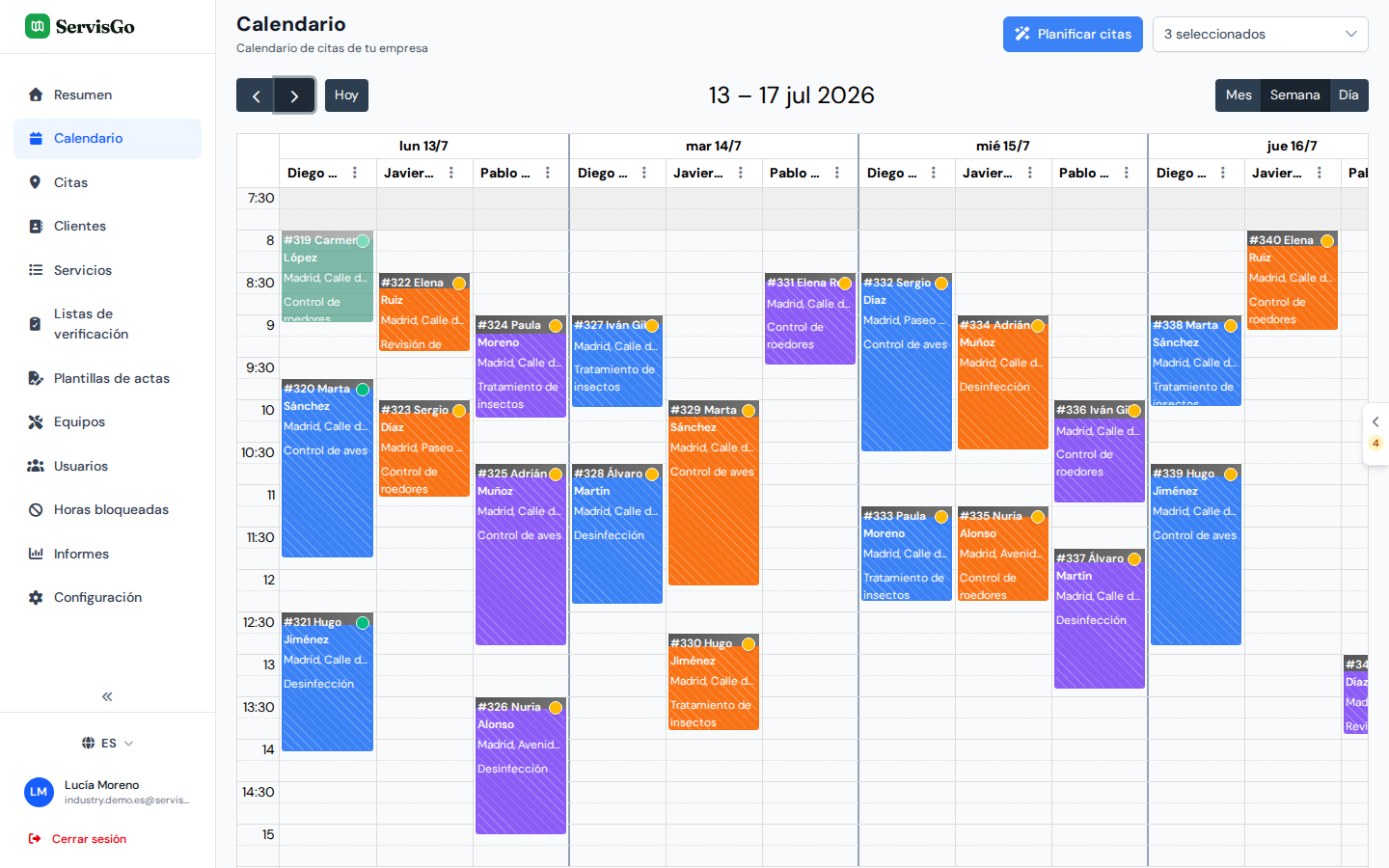 Una semana completa de tratamientos de control de plagas en el calendario de ServisGo, tres técnicos en columnas